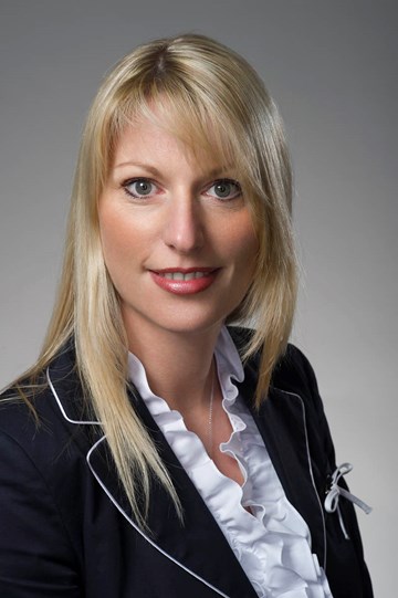 Bewerbungsbild_steffi_TRO6019