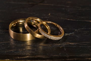 086 Hochzeit Jacqueline Daniel Schloss Steinhoefel Brautstrauss Ringe